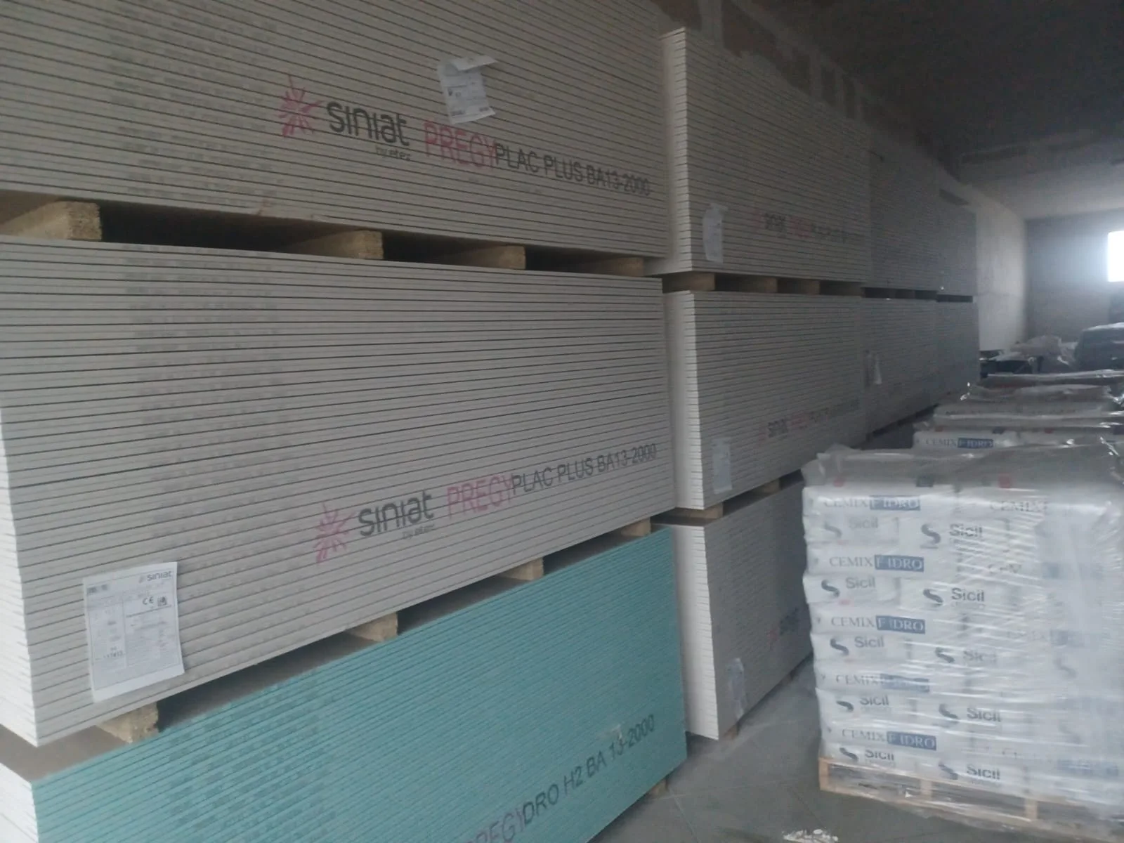 Lastre di cartongesso Siniat PREGYPLAC BA13 in magazzino