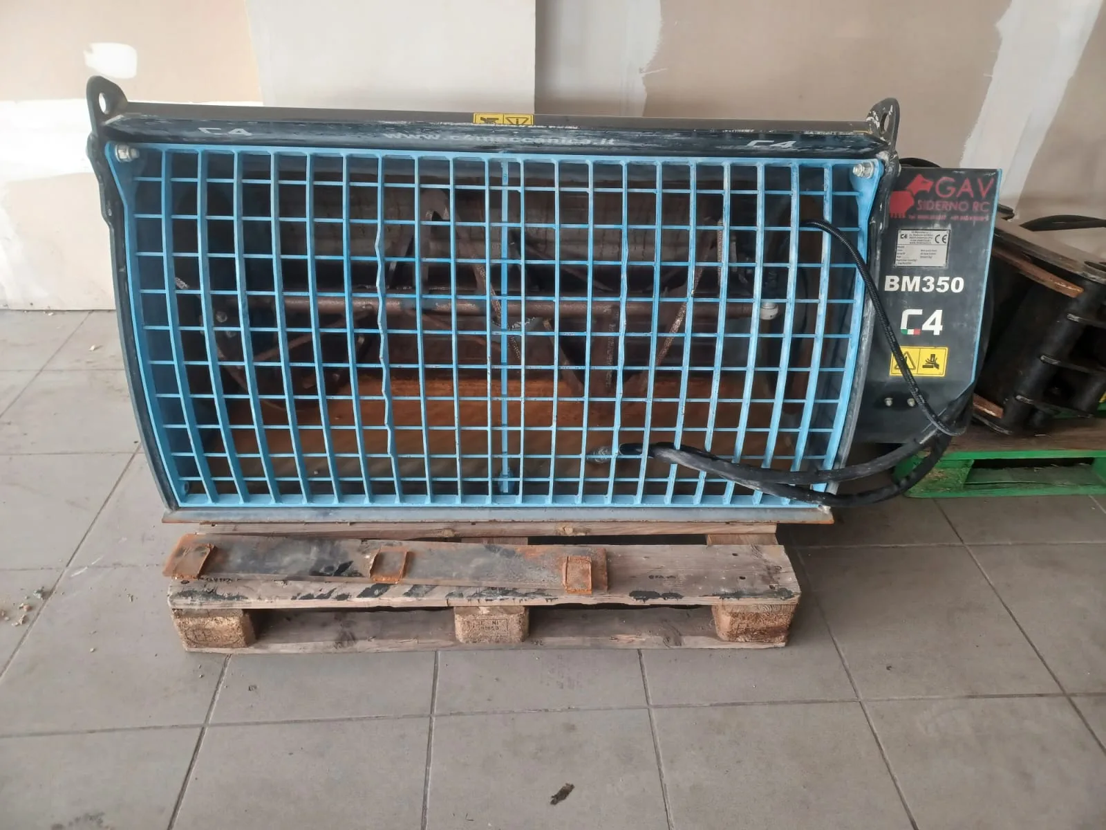 Benna miscelatrice C4 BM350, accessorio disponibile a noleggio